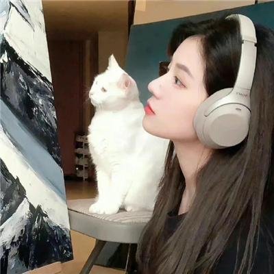 腰间持枪